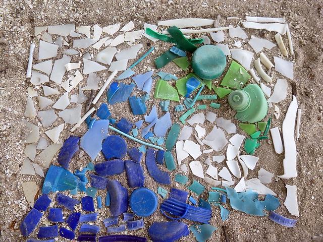 "Wave" art created by students using plastic debris collected on our shores