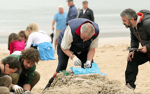 beach cleanup spain